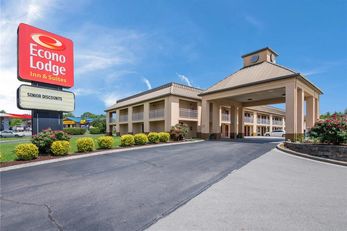 Econo Lodge Inn and Suites Knoxville East