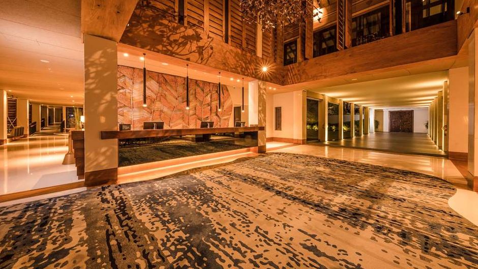 DoubleTree by Hilton Weerawila Rajawarna Lobby