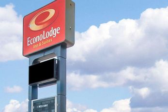 Econo Lodge Inn & Suites