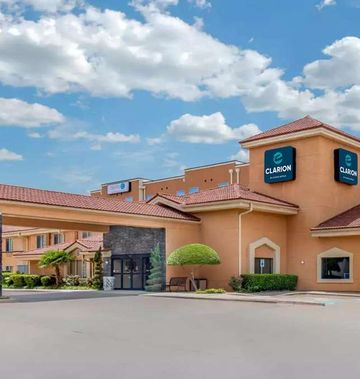 Clarion Inn & Suites DFW North