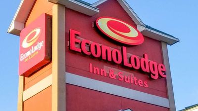 Econo Lodge Inn & Suites East