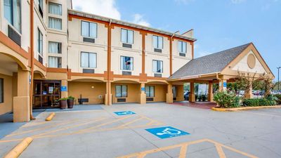 Comfort Inn & Suites Market Ctr