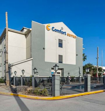Comfort Suites Willowbrook