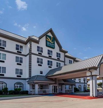 Quality Inn & Suites I-35 E/Walnut Hill