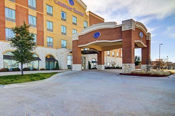 Comfort Suites at Frisco Sq/Pizza Hut Pk