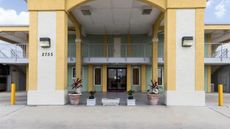 Econo Lodge & Suites Coliseum