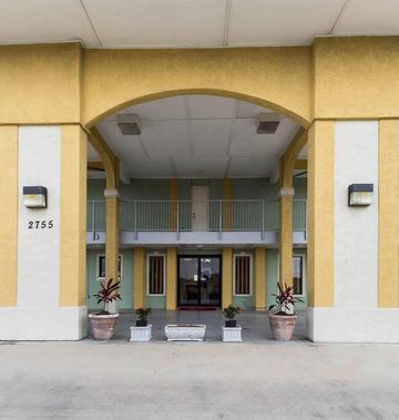 Econo Lodge & Suites Coliseum
