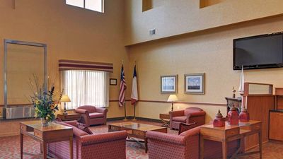 Quality Suites Near Cedar Creek Lake