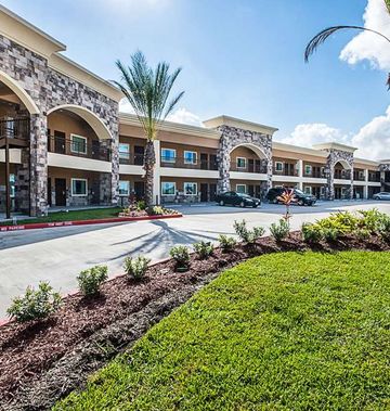 Econo Lodge Inn & Suites