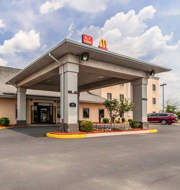 Econo Lodge Inn & Suites