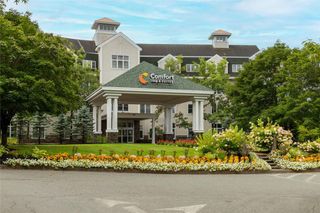 Comfort Inn & Suites Near Burke Mountain