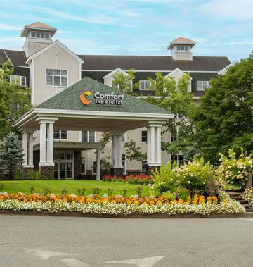 Comfort Inn & Suites Near Burke Mountain