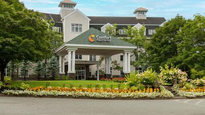 Comfort Inn & Suites Near Burke Mountain