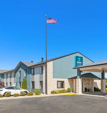 Clarion Pointe Racine-Mount Pleasant