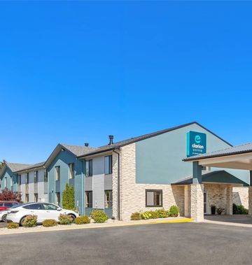 Clarion Pointe Racine-Mount Pleasant