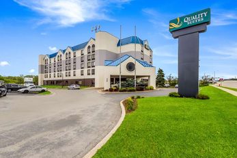 Quality Suites Milwaukee Airport