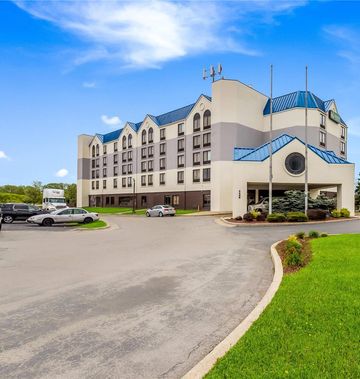 Quality Suites Milwaukee Airport