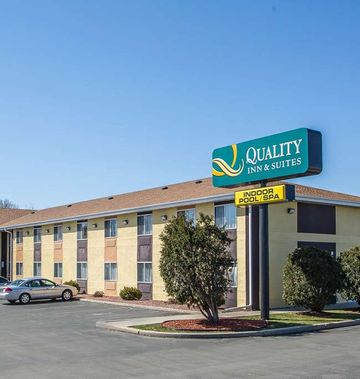 Quality Inn and Suites West Bend