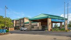 Clarion Pointe Louisville East