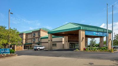 Clarion Pointe Louisville East