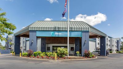 Clarion Pointe Louisville East