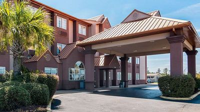 Econo Lodge Inn & Suites