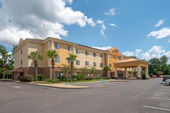 Comfort Suites