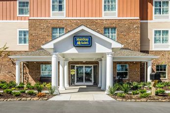MainStay Suites Sportsman's Lodge
