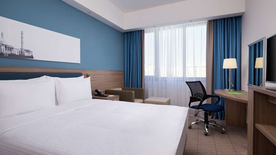 Hampton by Hilton Astana Triumphal Arch Room