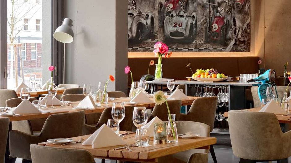 BW Premier V8 Superior Motorworld Region Restaurant