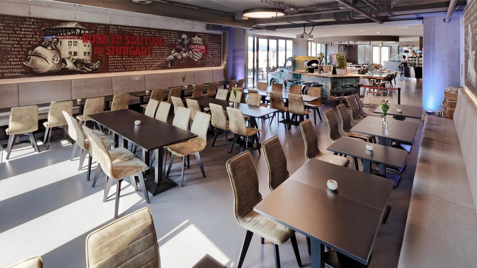 BW Premier V8 Superior Motorworld Region Restaurant