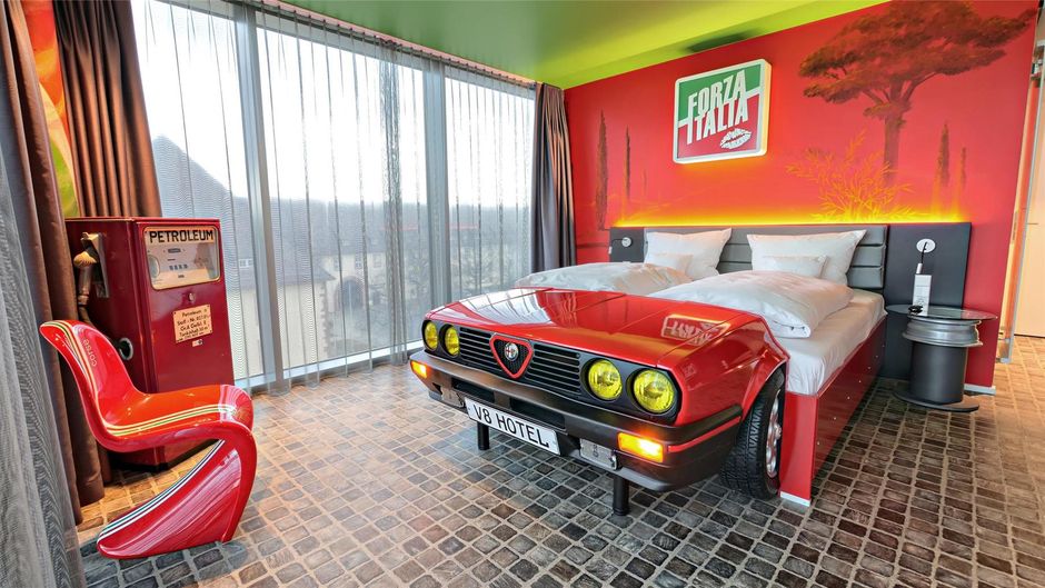 BW Premier V8 Superior Motorworld Region Room