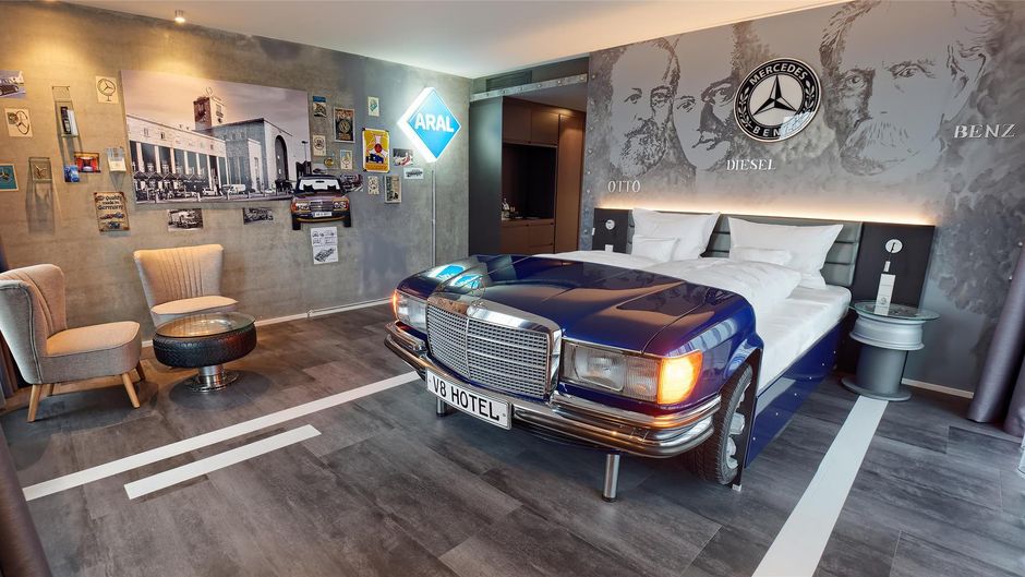 BW Premier V8 Superior Motorworld Region Room