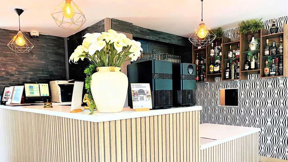 Kyriad Peronne Lobby