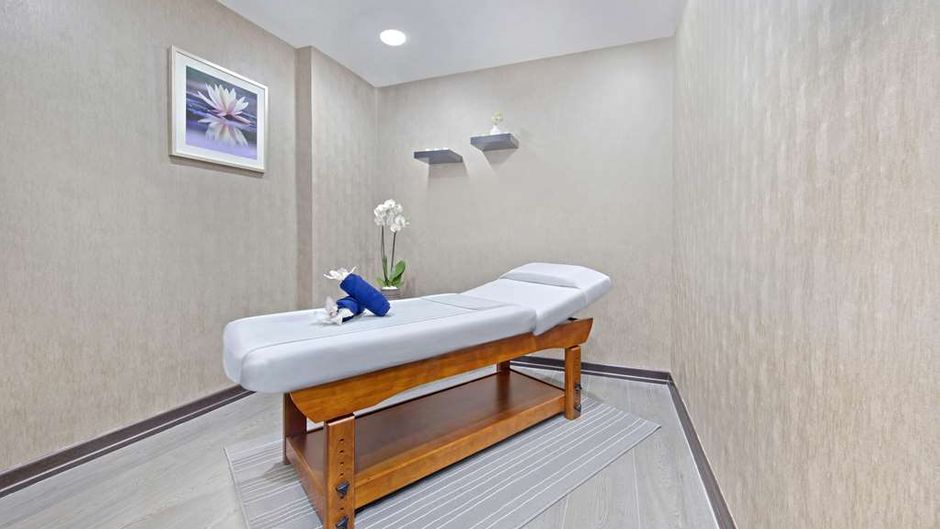 The Curve Hotel Spa