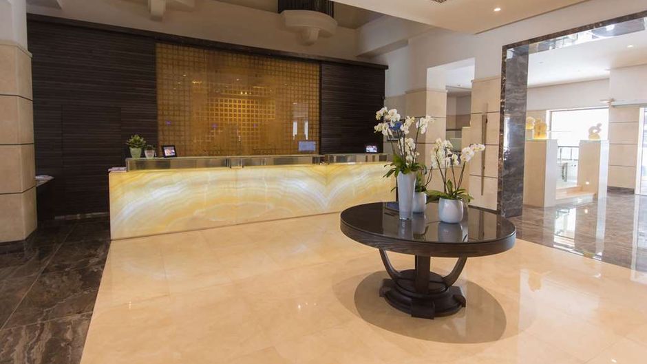Maritim Antonine Hotel & Spa Lobby