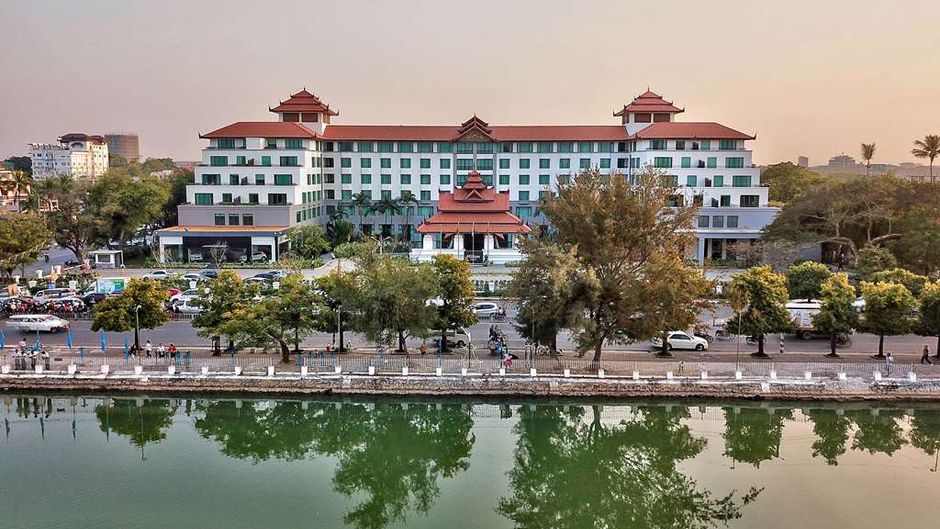 Hilton Mandalay Exterior