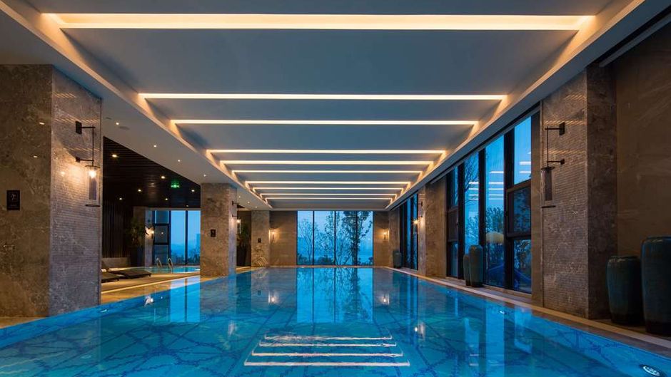 DoubleTree Oriental Movie Metropolis Pool