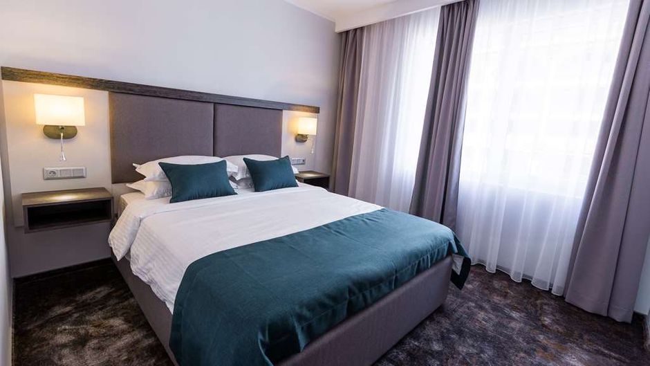 Best Western Plus Premium Inn Suite