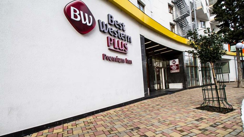 Best Western Plus Premium Inn Exterior