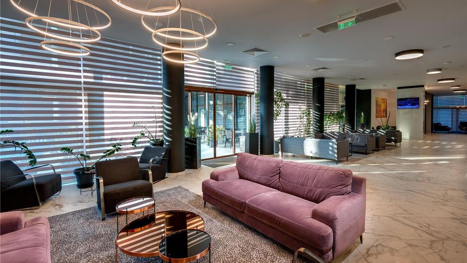 Best Western Plus Premium Inn Lobby