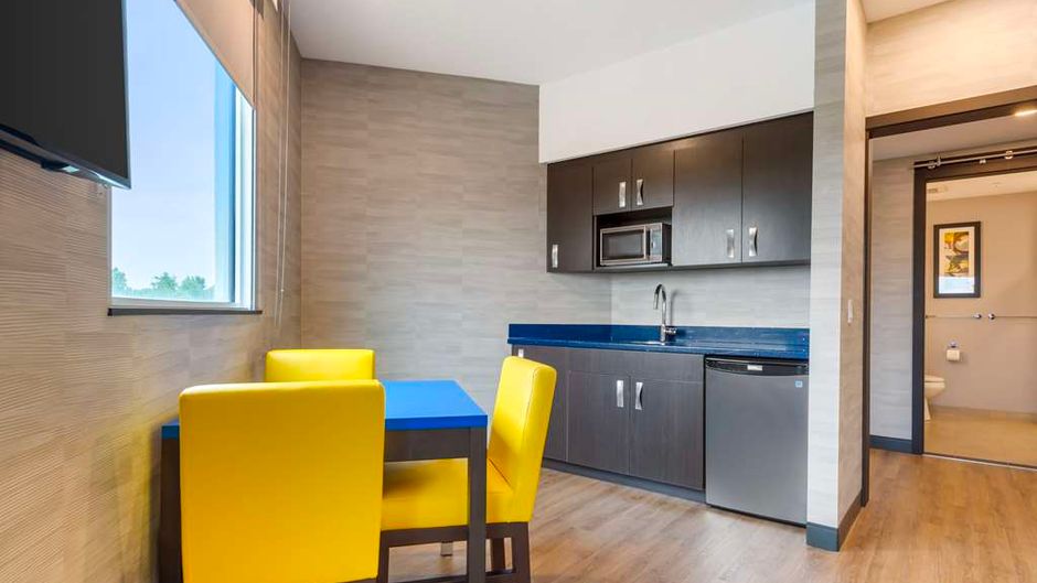 GLo-Kanata Ottawa West Suite