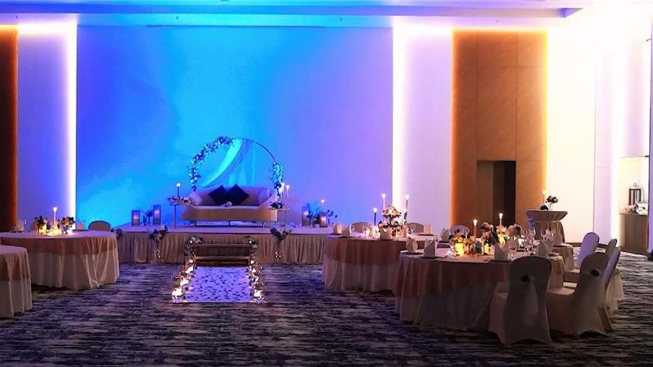 Two Seasons Hotel & Apartments Ballroom