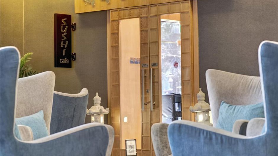 Two Seasons Hotel & Apartments Restaurant