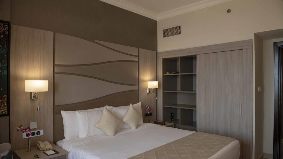 Two Seasons Hotel & Apartments Suite