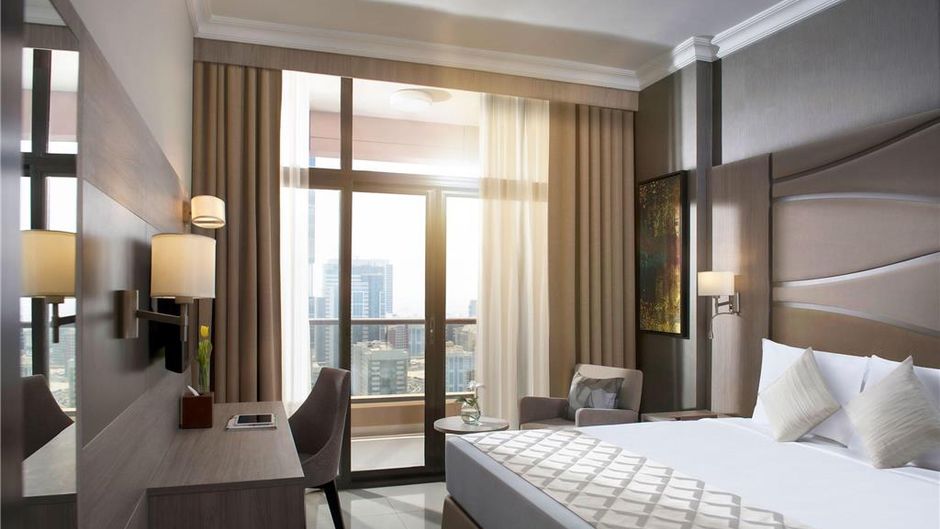 Two Seasons Hotel & Apartments Suite
