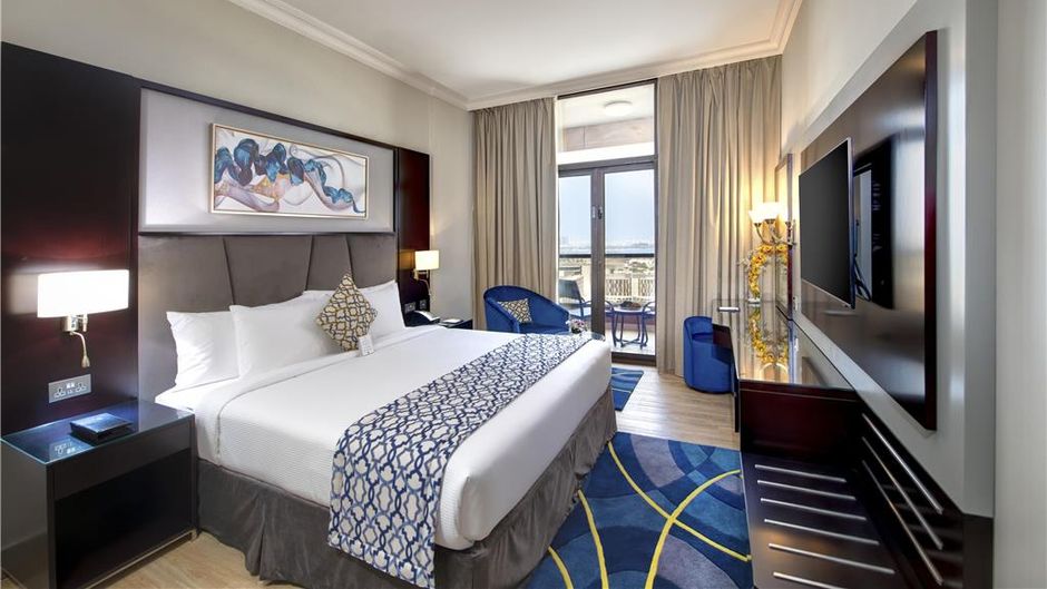 Two Seasons Hotel & Apartments Room