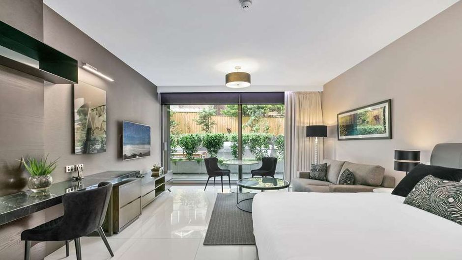 Good Life Suites Room