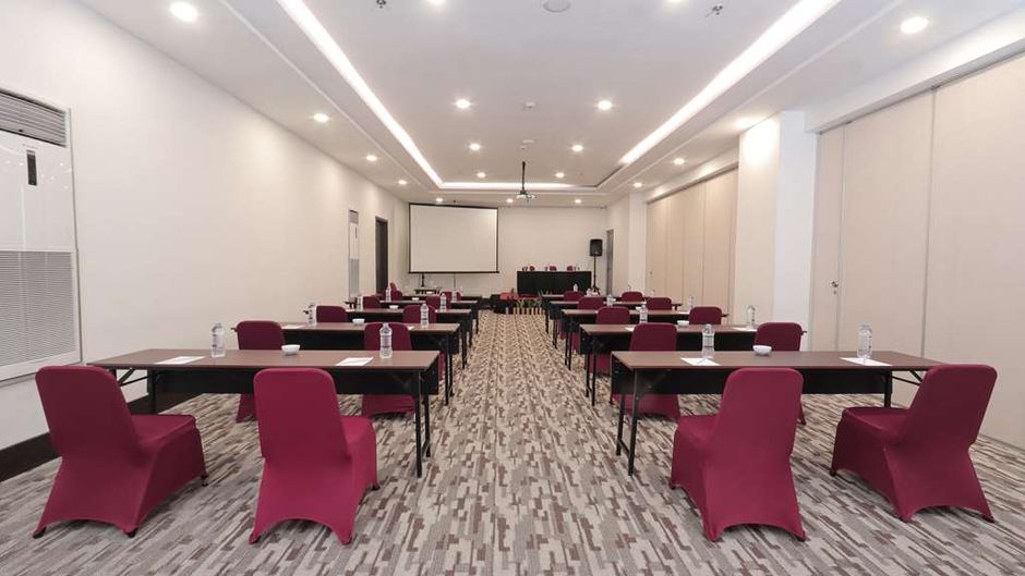 Golden Tulip Essential Makassar Meeting