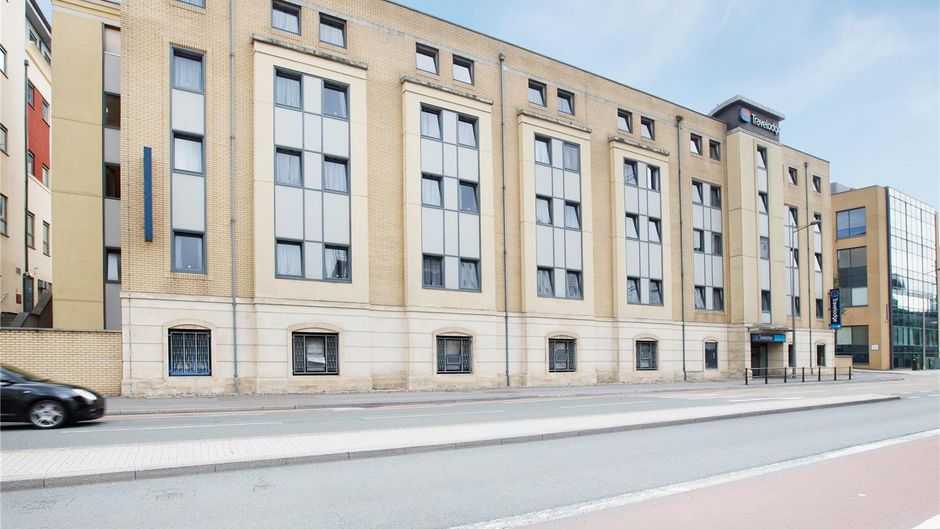 Travelodge Bristol Central Exterior